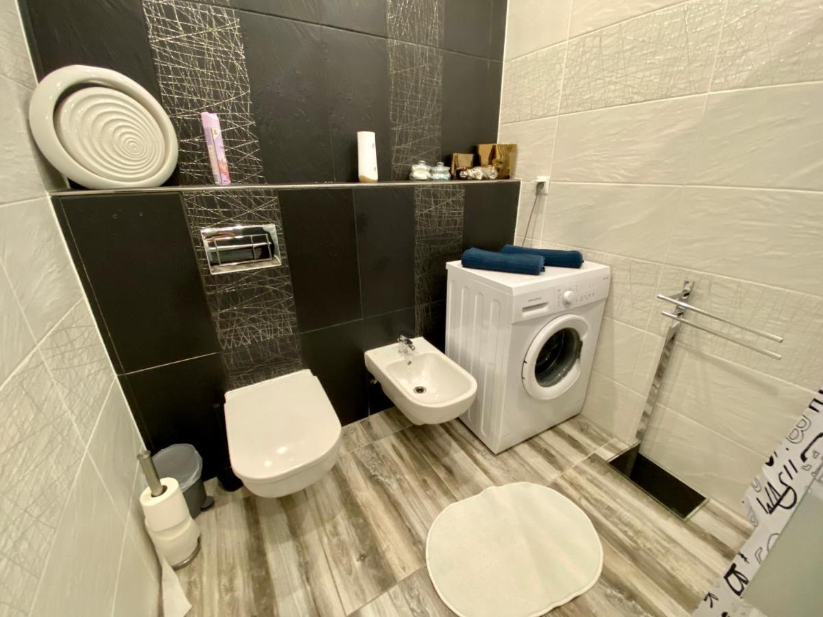 Kings Main Square Apartment โปปรัด ภายนอก รูปภาพ