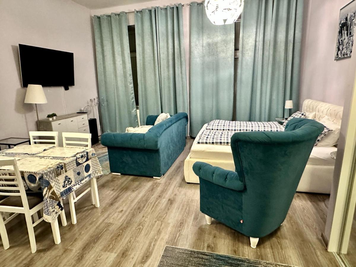 Kings Main Square Apartment โปปรัด ภายนอก รูปภาพ