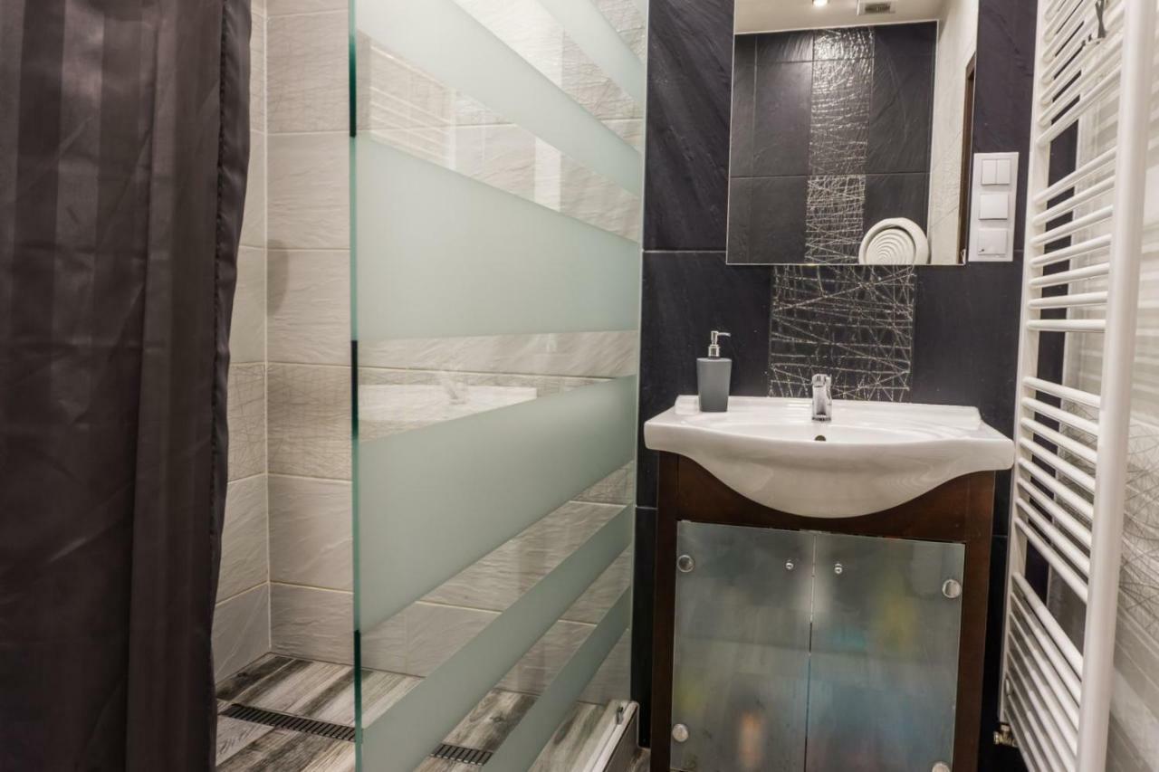 Kings Main Square Apartment โปปรัด ภายนอก รูปภาพ